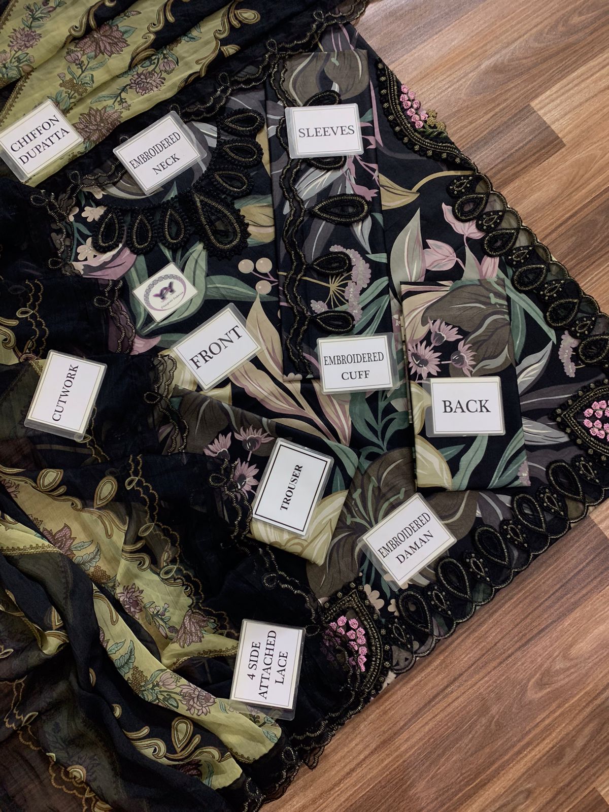 LUXURY LAWN COLLECTION 2025/26 - Image 3